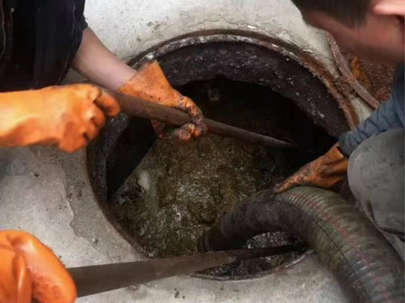 固阳清理化粪池时如何避免沼气的危害?